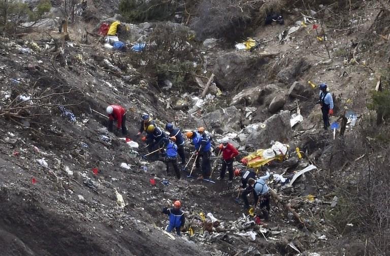 Copiloto provocou queda do avi&atilde;o contra as montanhas com 150 pessoas a bordo 