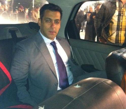 Astro de Bollywood Salman Khan &eacute; condenado por atropelar sem-teto