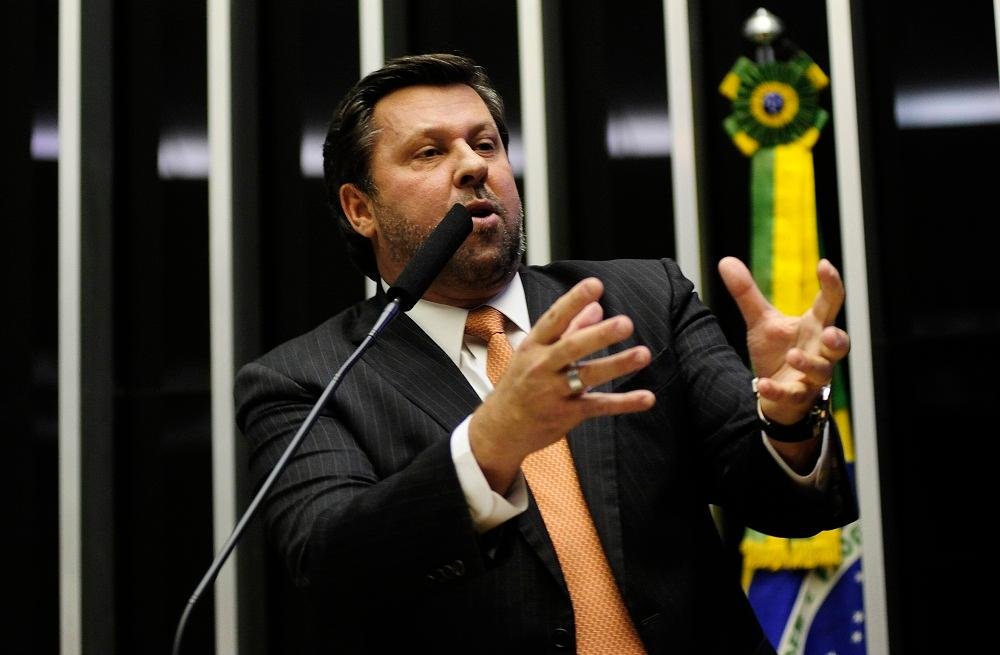 Deputado e l&iacute;der do PSDB, Carlos Sampaio ir&aacute; encaminhar os novos documentos para pedido de impeachment de Dilma 
