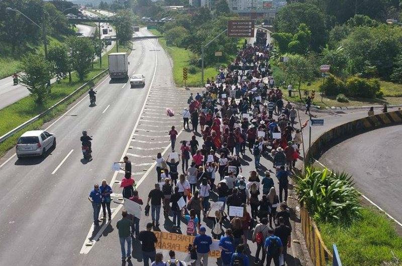 Segundo a PRF, cerca de 500 pessoas participaram do ato, mas fluxo n&atilde;o foi interrompido