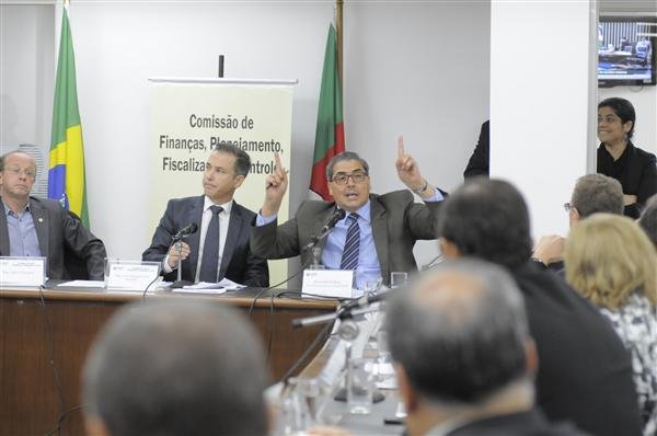 Giovani Feltes, secret&aacute;rio estadual da Fazenda, foi ouvido pela Comiss&atilde;o de Finan&ccedil;as da Assembleia Legislativa