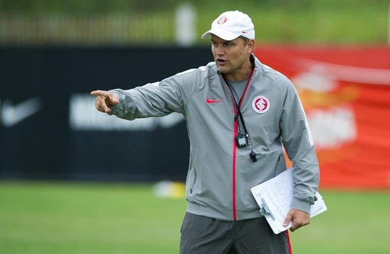Aguirre vai promover estreia de garoto contra o Atl&eacute;tico-PR