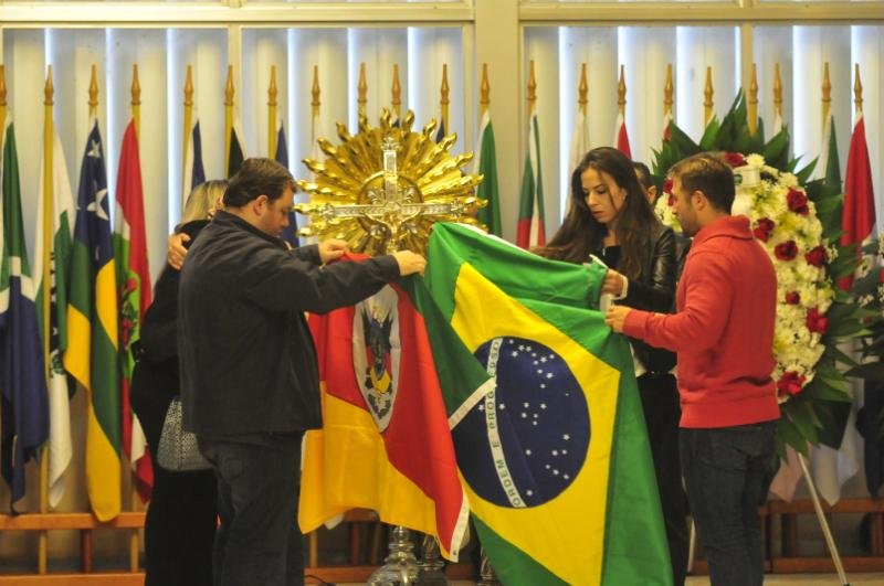 Ibsen Pinheiro compareceu ao vel&oacute;rio do ex-ministro na AL