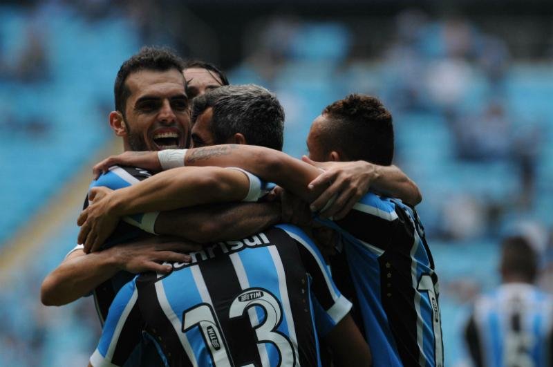 Gr&ecirc;mio empata com Ponte Preta na estreia 