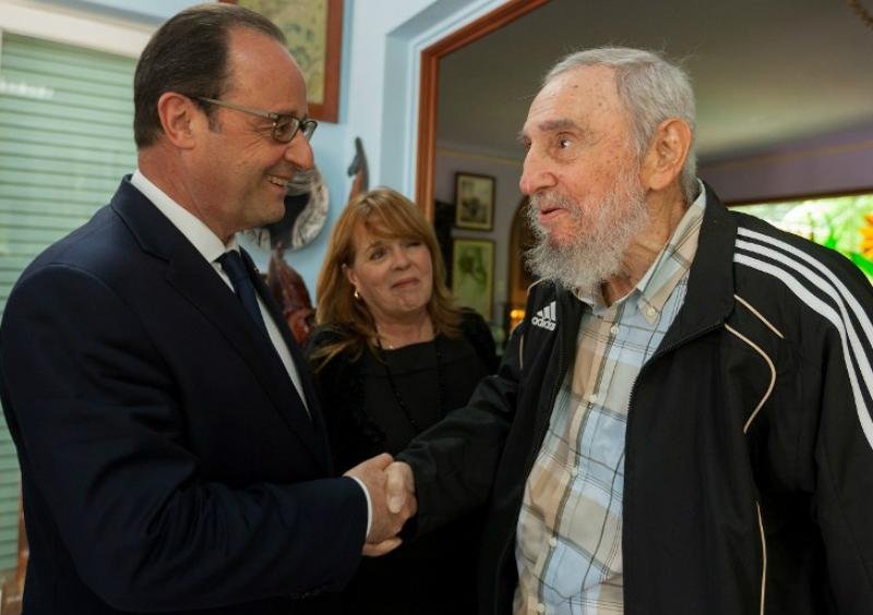 Hollande tem encontro hist&oacute;rico com Fidel Castro em visita a Cuba 