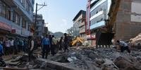 Novo tremor de terra deixou pelo menos 48 mortos no país, agravando tragédia