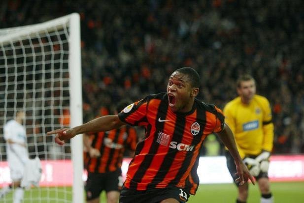 Luiz Adriano &eacute; aguardado nesta sexta-feira em Porto Alegre