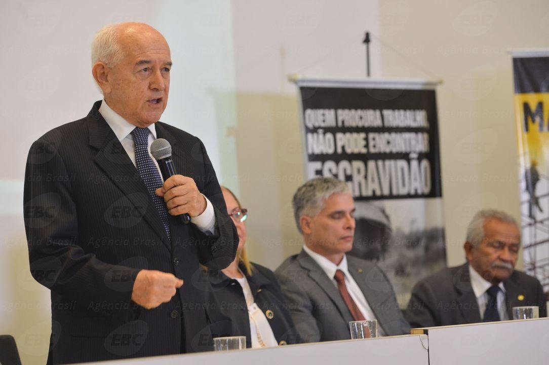 O ministro do Trabalho e Emprego, Manoel Dias, afirmou que governo quer dialogar sobre o fator previdenci&aacute;rio