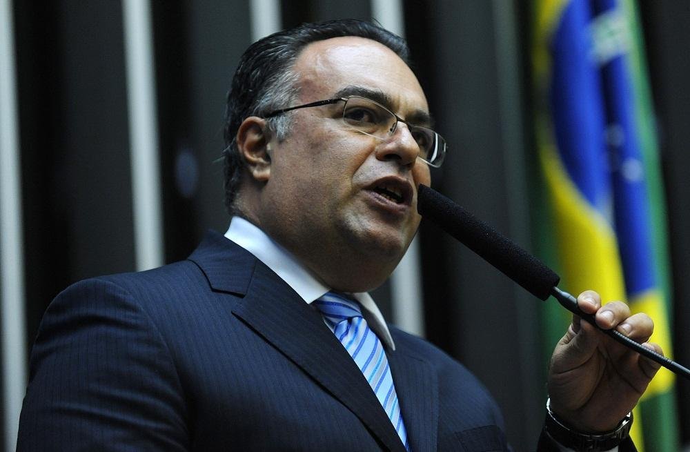 Andr&eacute; Vargas &eacute; um dos tr&ecirc;s deputados denunciados &agrave; Justi&ccedil;a