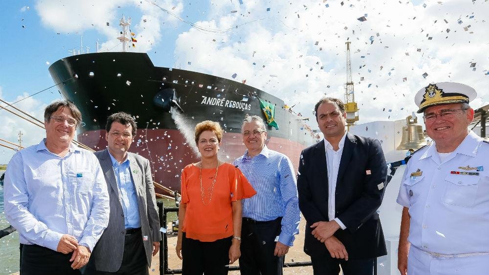Dilma garantiu que governo seguir&aacute; exigindo percentual m&iacute;nimo de produ&ccedil;&atilde;o local