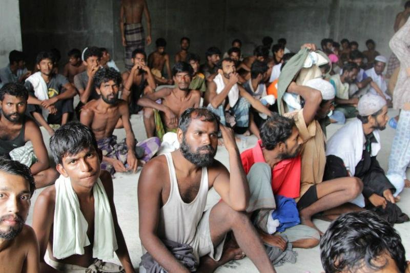 Centenas de imigrantes foram resgatados nesta sexta-feira na costa da Indon&eacute;sia