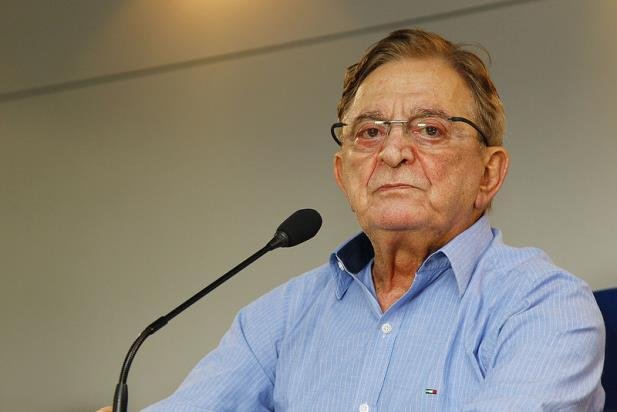 Ex-presidente do Gr&ecirc;mio apresenta quadro est&aacute;vel 