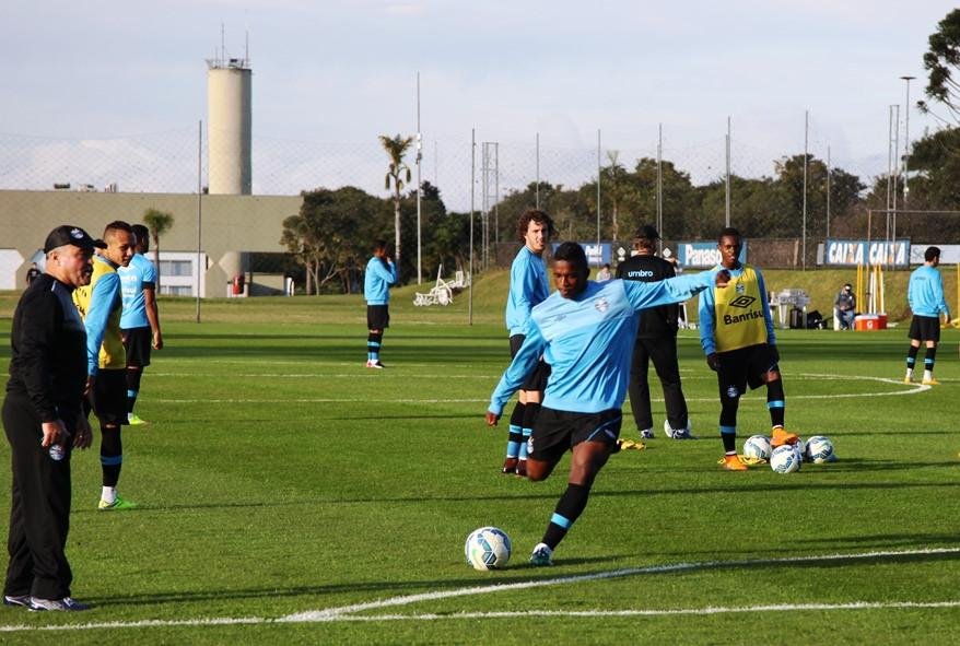Mamute foi a novidade no treino do Gr&ecirc;mio no CT do Atl&eacute;tico-PR