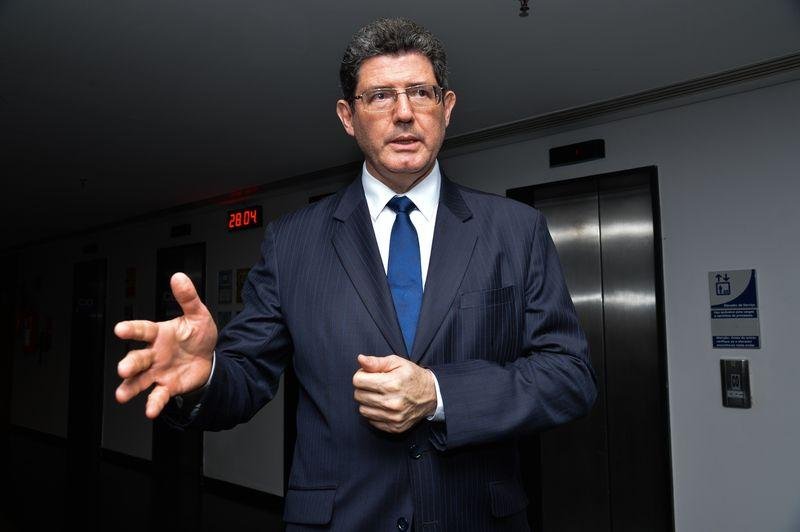 Segundo Levy, alternativa para atingir meta seria o aumento de impostos