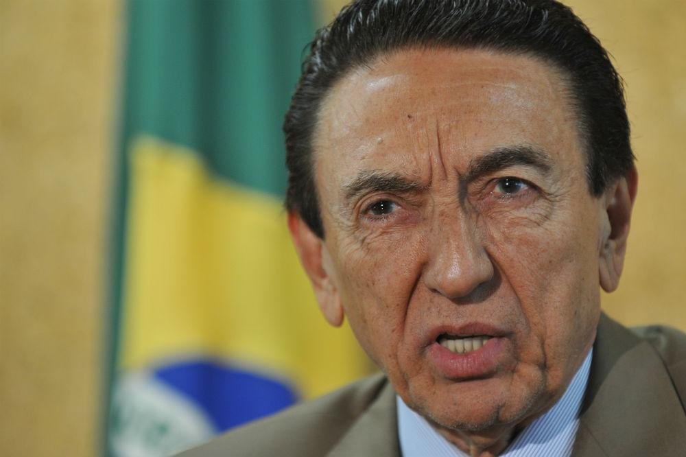 Senador Lob&atilde;o &eacute; suspeito de ser s&oacute;cio oculto de Holding em Cayman