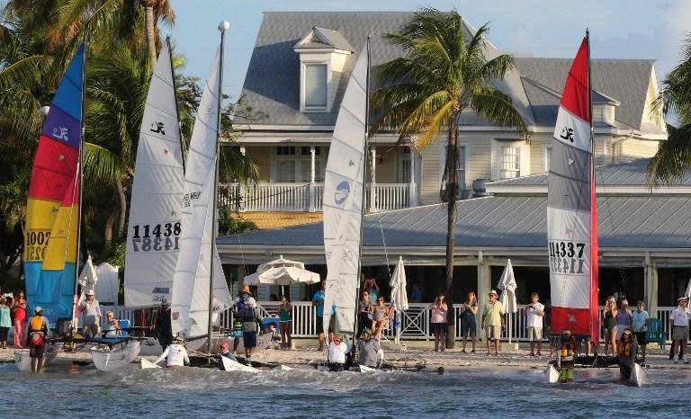 Competi&ccedil;&atilde;o cruzando o mar entre os dois pa&iacute;ses teve cinco barcos participantes