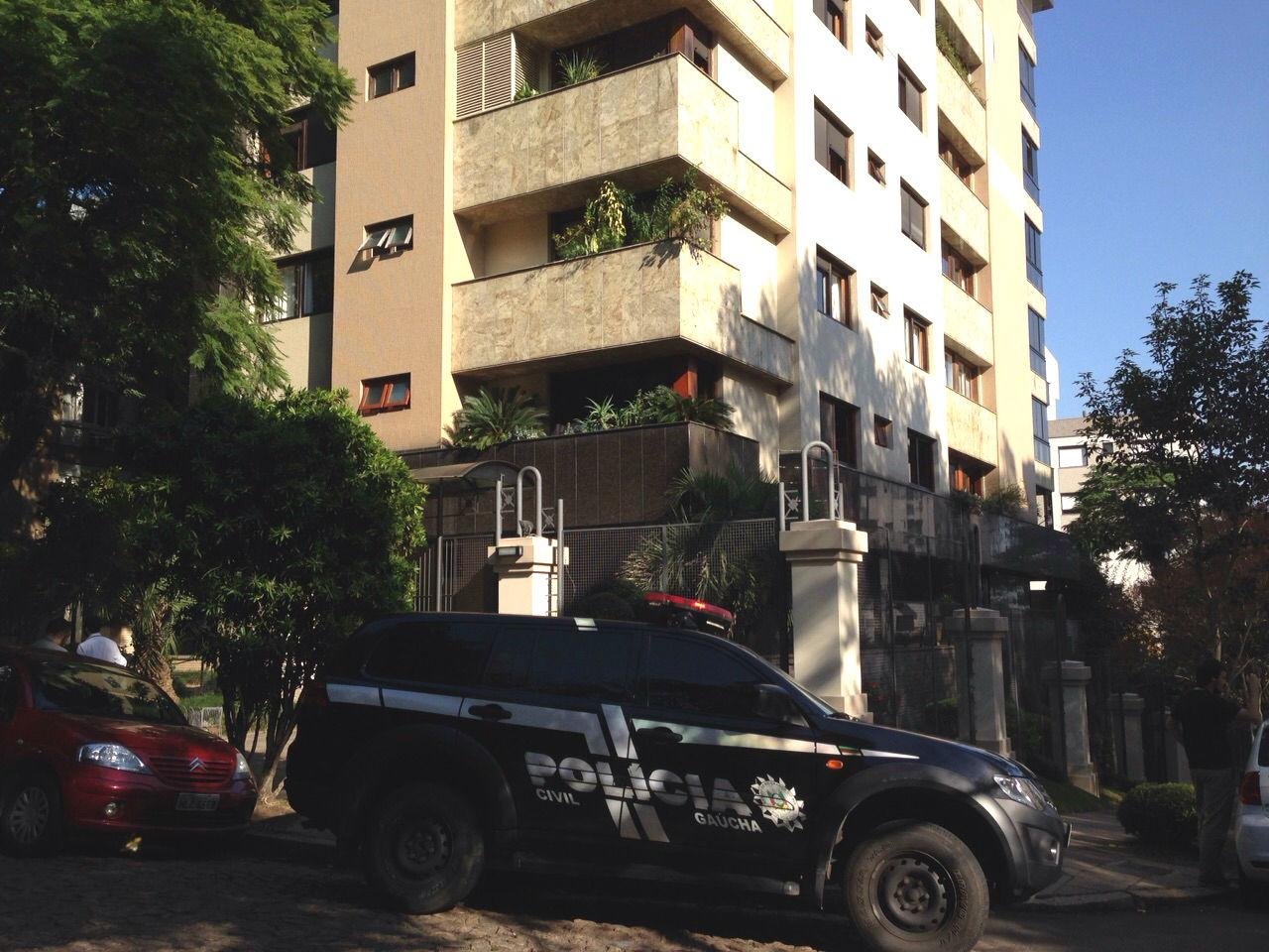 Quadrilha assalta cinco apartamentos em pr&eacute;dio de Porto Alegre