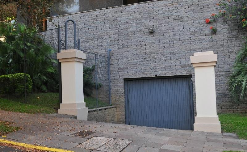 Sete apartamentos roubados por quadrilha em pr&eacute;dio de Porto Alegre