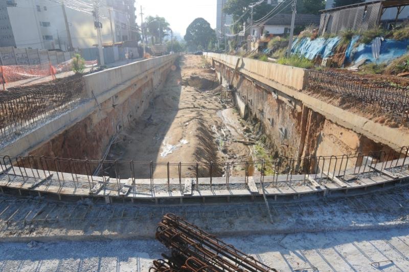 Nova construtora aceitou assumir obra pelo mesmo pre&ccedil;o da empresa que teve contrato encerrado