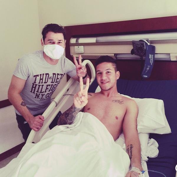 Driussi recebeu visita do companheiro Rodrigo Mora no hospital