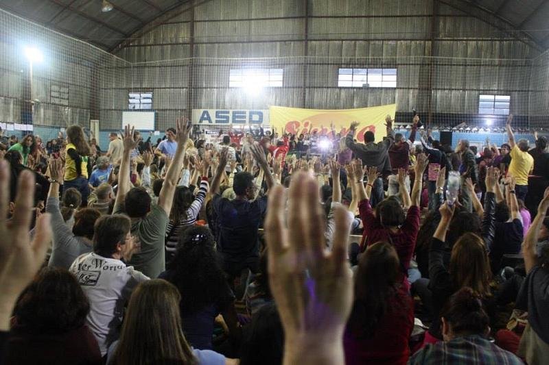 Servidores aprovaram greve a partir de quarta-feira