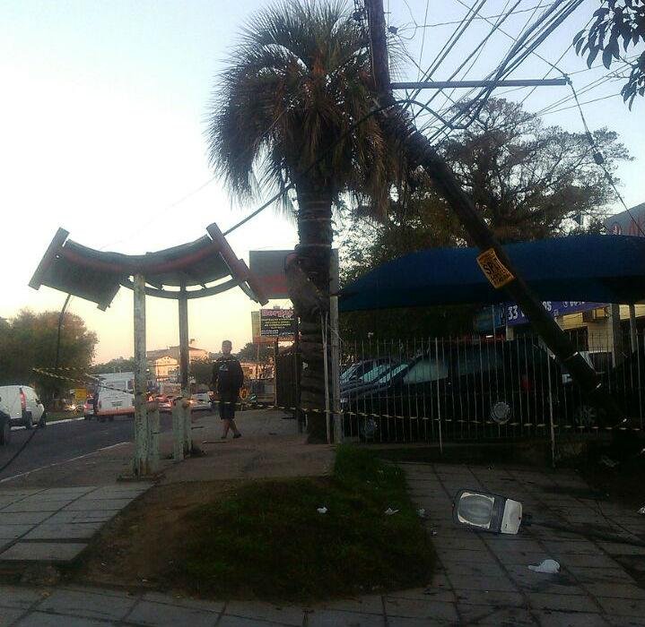 Poste caiu por volta das 6h20min