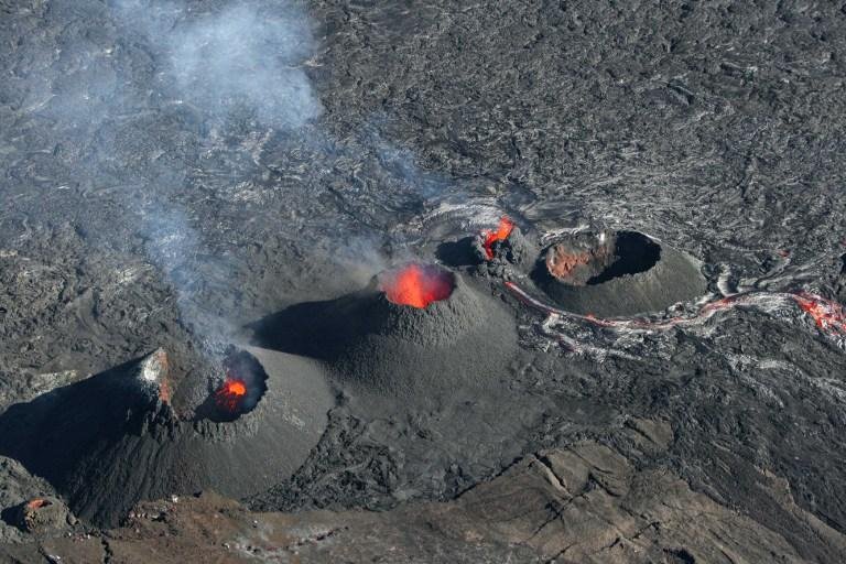 Vulc&atilde;o entra em erup&ccedil;&atilde;o em ilha francesa