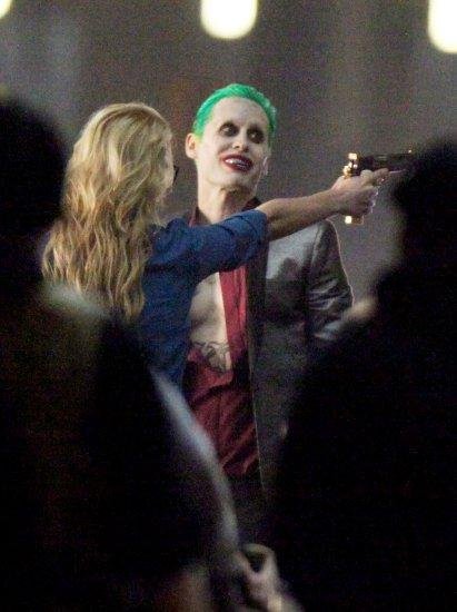 Jared Leto na pele de Coringa. Filmagem iniciou h&aacute; tr&ecirc;s semanas no Canad&aacute;