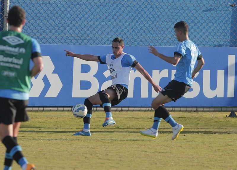 Vitinho treinou pela primeira vez com os novos companheiros de Gr&ecirc;mio