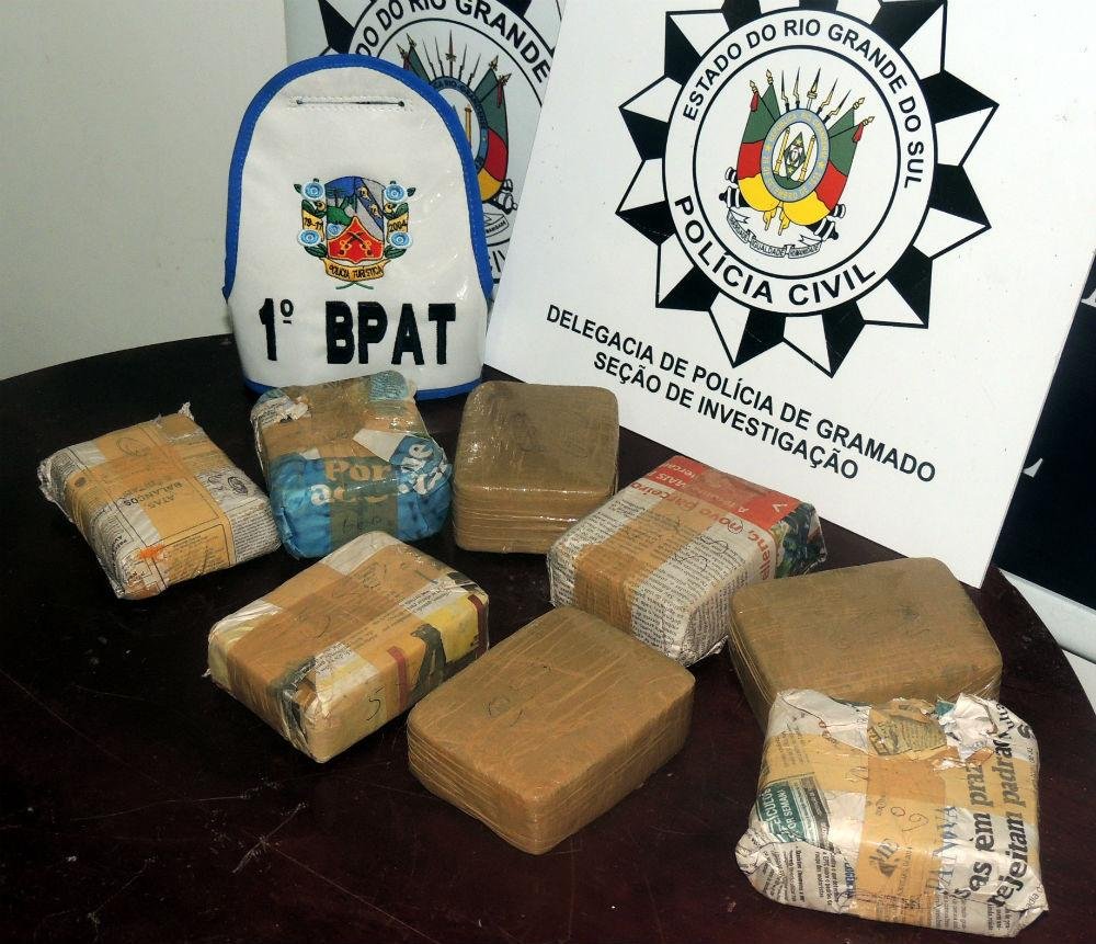 Pol&iacute;cia apreendeu 4,5 quilos de maconha em matagal na localidade de Quilombo