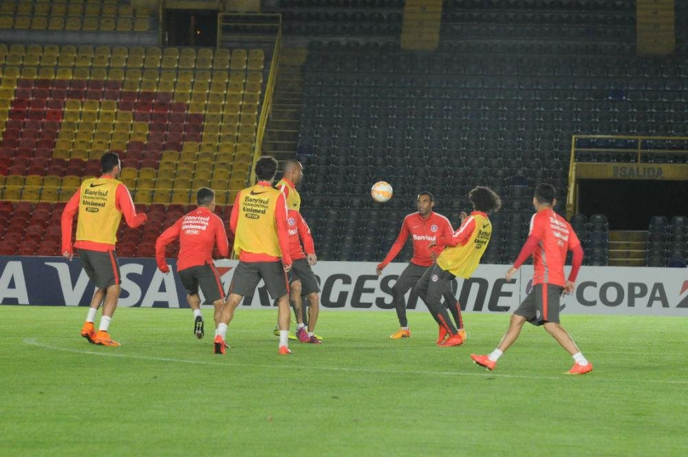 Jogadores fizeram uma roda de bobinho muito animada