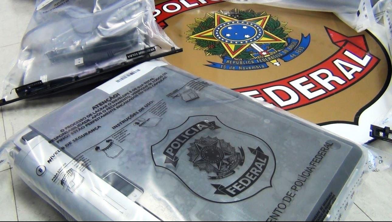Foram apreendidos em uma resid&ecirc;ncia quatro computadores e dois HDs externos