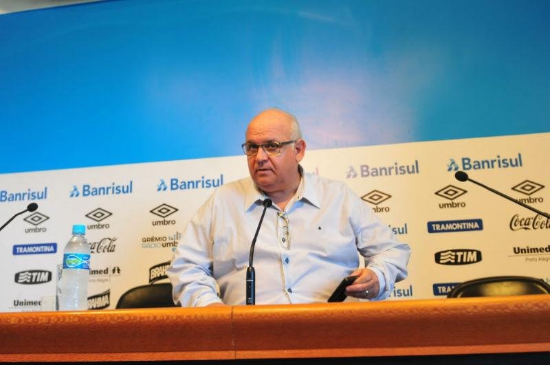 An&uacute;ncio do novo t&eacute;cnico do Gr&ecirc;mio pode demorar