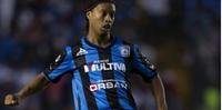 Ronaldinho abandona estádio irritado com substituição no Mexicano
