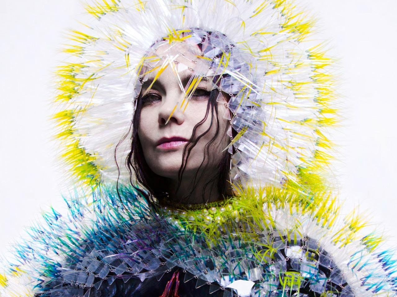 Cantora islandesa Bj&ouml;rk &eacute; um nos nomes mais cotados para o festival