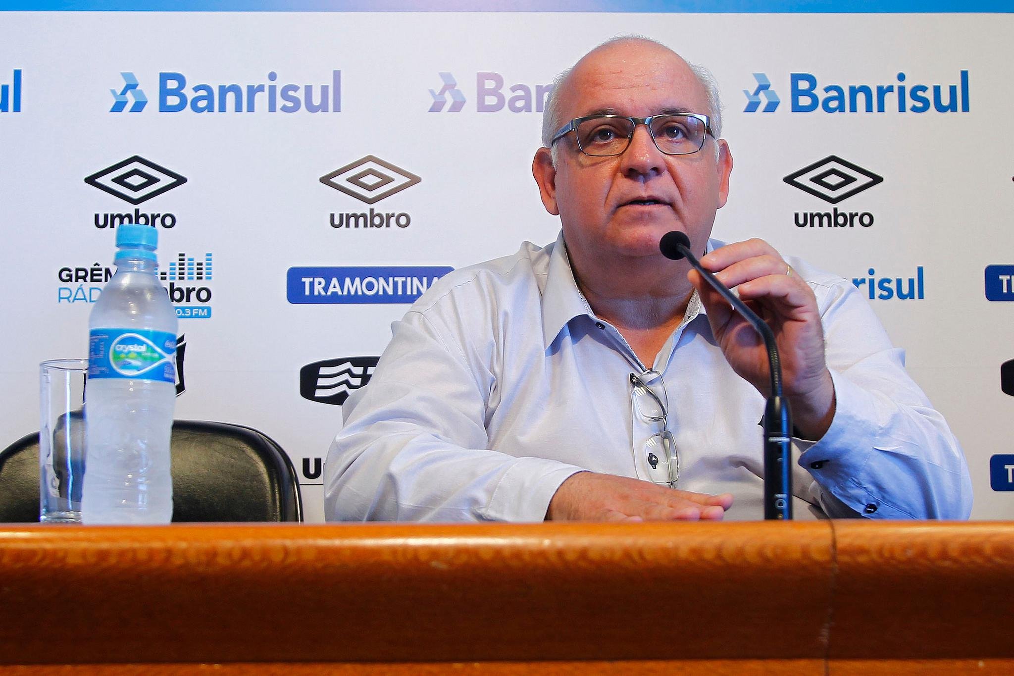 Romildo Bolzan Jr. disse que Doriva foi oferecido por empres&aacute;rio