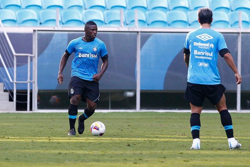 Yuri Mamute est&aacute; recuperado de les&atilde;o no tornozelo