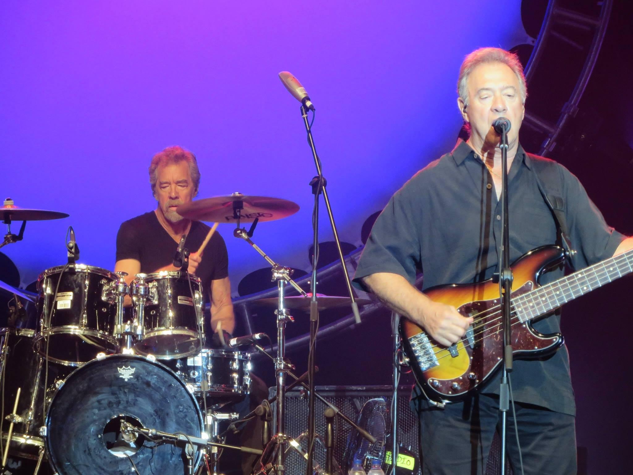 O baterista Doug Clifford e o baixista Stu Cook s&atilde;o os remanescentes da forma&ccedil;&atilde;o original do grupo