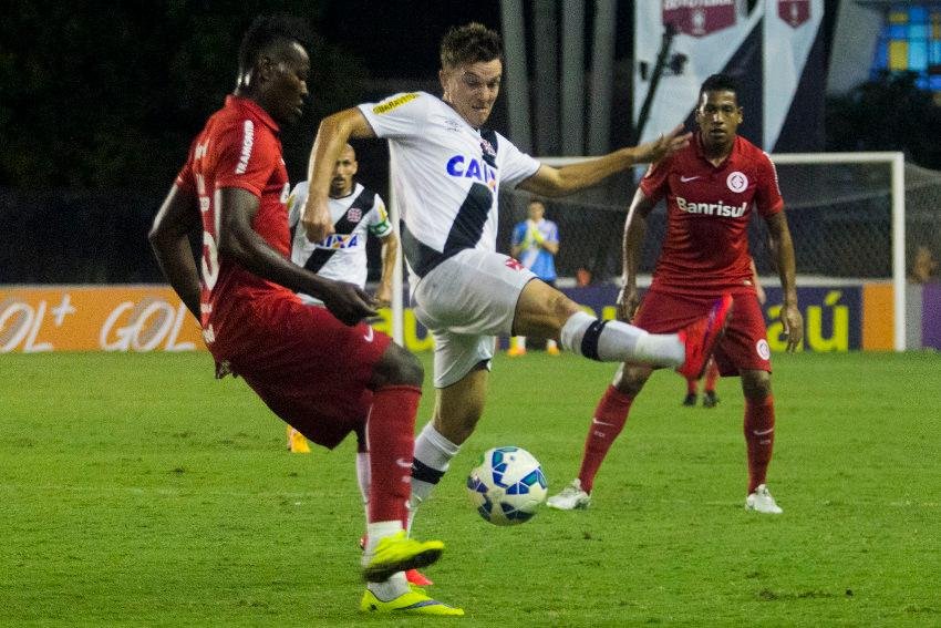 Inter resiste &agrave; press&atilde;o do Vasco e empata fora de casa