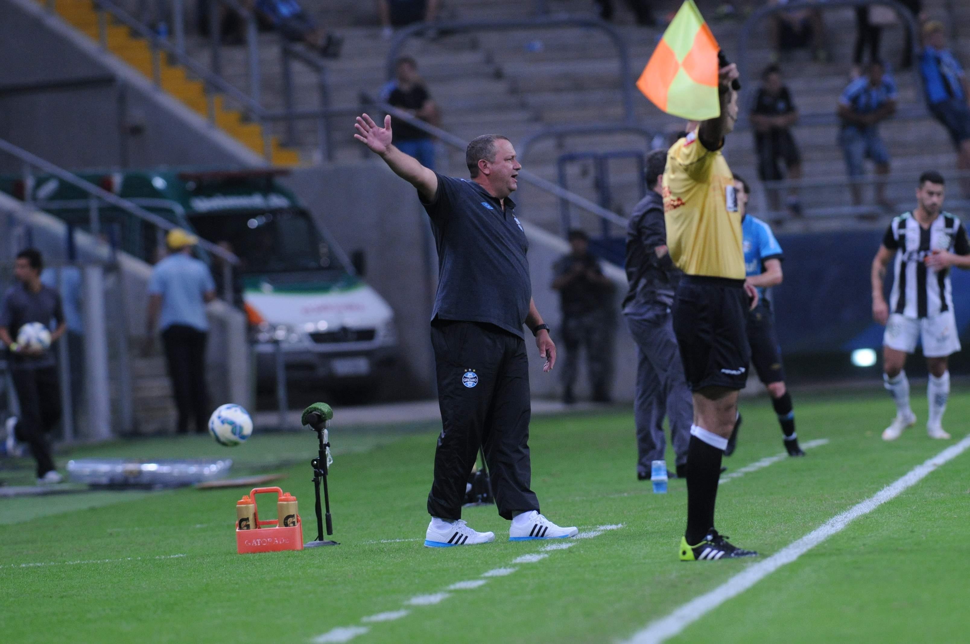 Interino v&ecirc; bom elenco para pr&oacute;ximo t&eacute;cnico do Gr&ecirc;mio