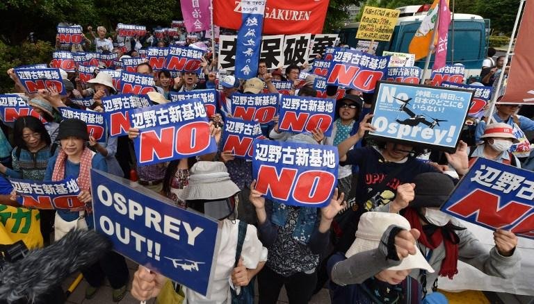 Milhares de japoneses se manifestam em T&oacute;quio contra base militar americana