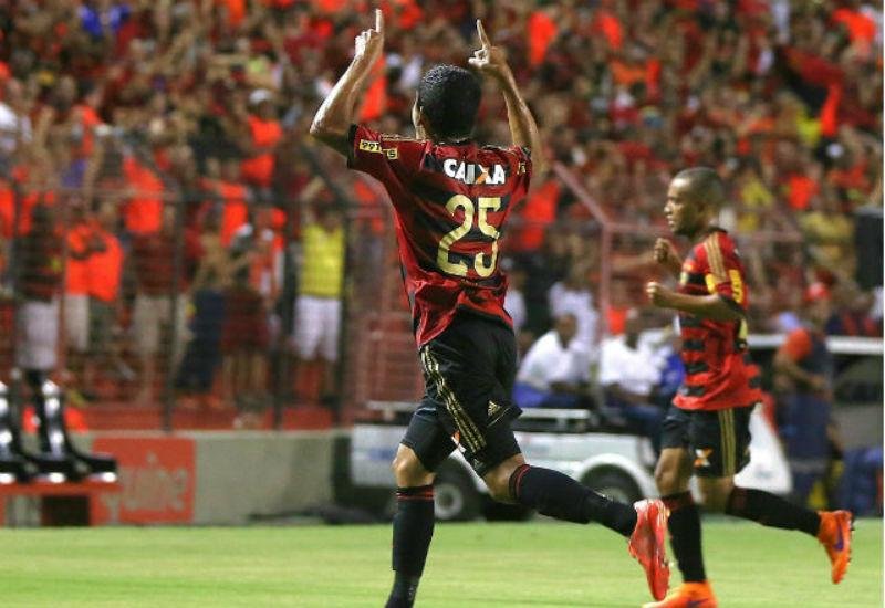 Jogo, que terminou em 1 a 0, foi marcado com homenagens ao falecido torcedor s&iacute;mbolo do clube pernambucanos