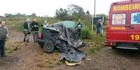 Colisão entre carro e caminhão mata dois em Marau 