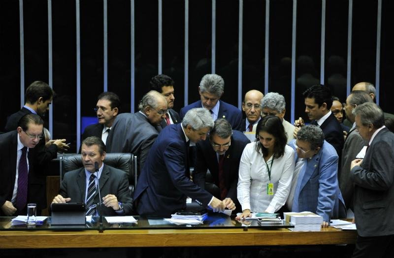 Sess&atilde;o da C&acirc;mara debate Reforma Pol&iacute;tica