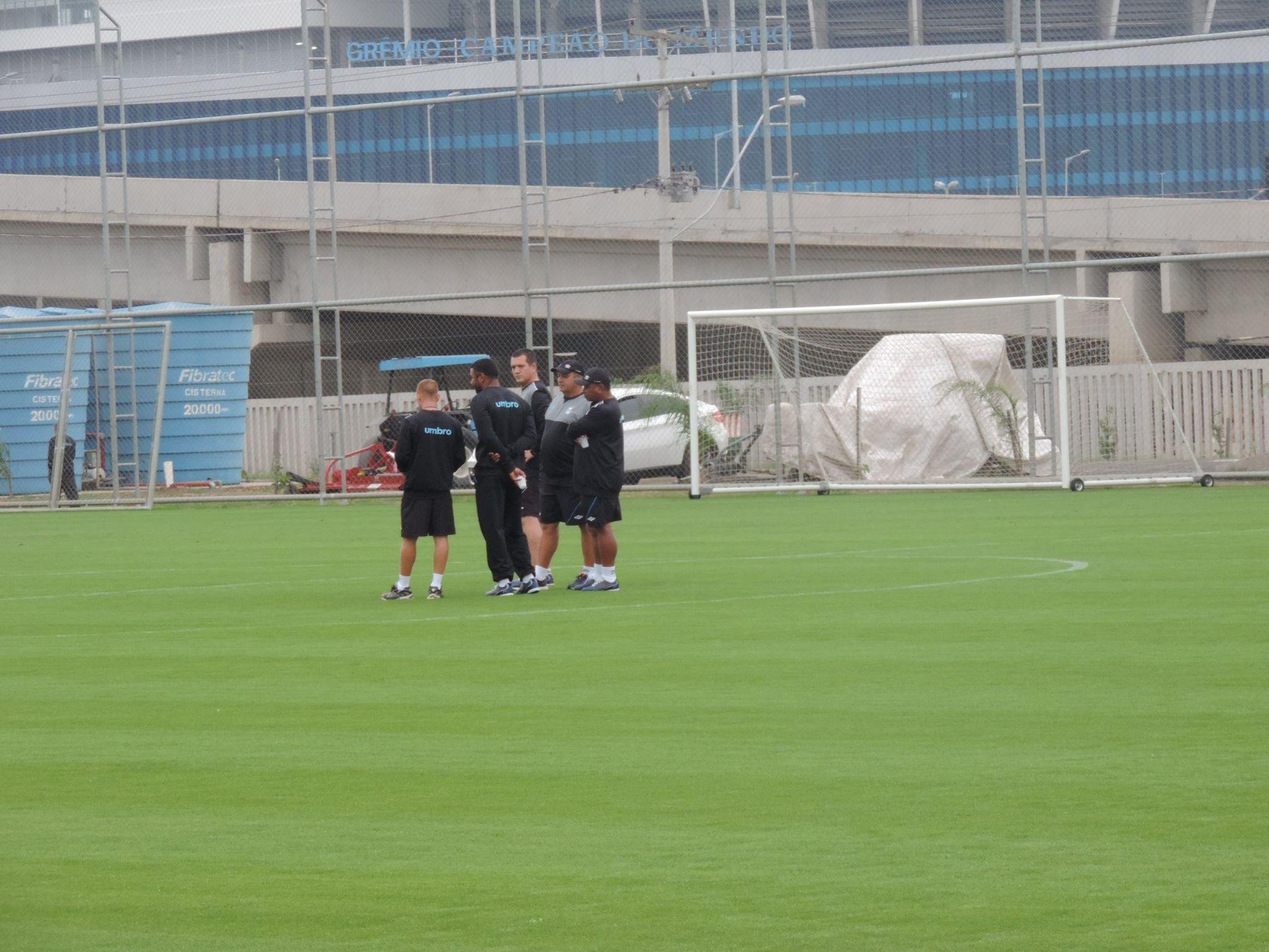 Novo t&eacute;cnico, Roger Machado acompanha treino do Gr&ecirc;mio