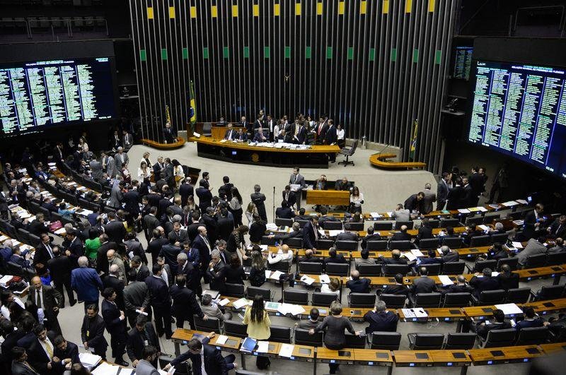 Proposta previa aporte misto de dinheiro para candidatos a elei&ccedil;&atilde;o, incluindo empresas