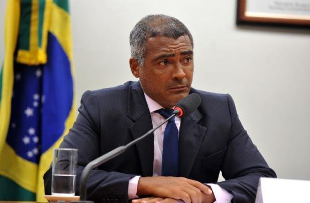 Ladr&atilde;o tem que ir para cadeia, diz Rom&aacute;rio sobre pris&atilde;o de Mar&iacute;n 