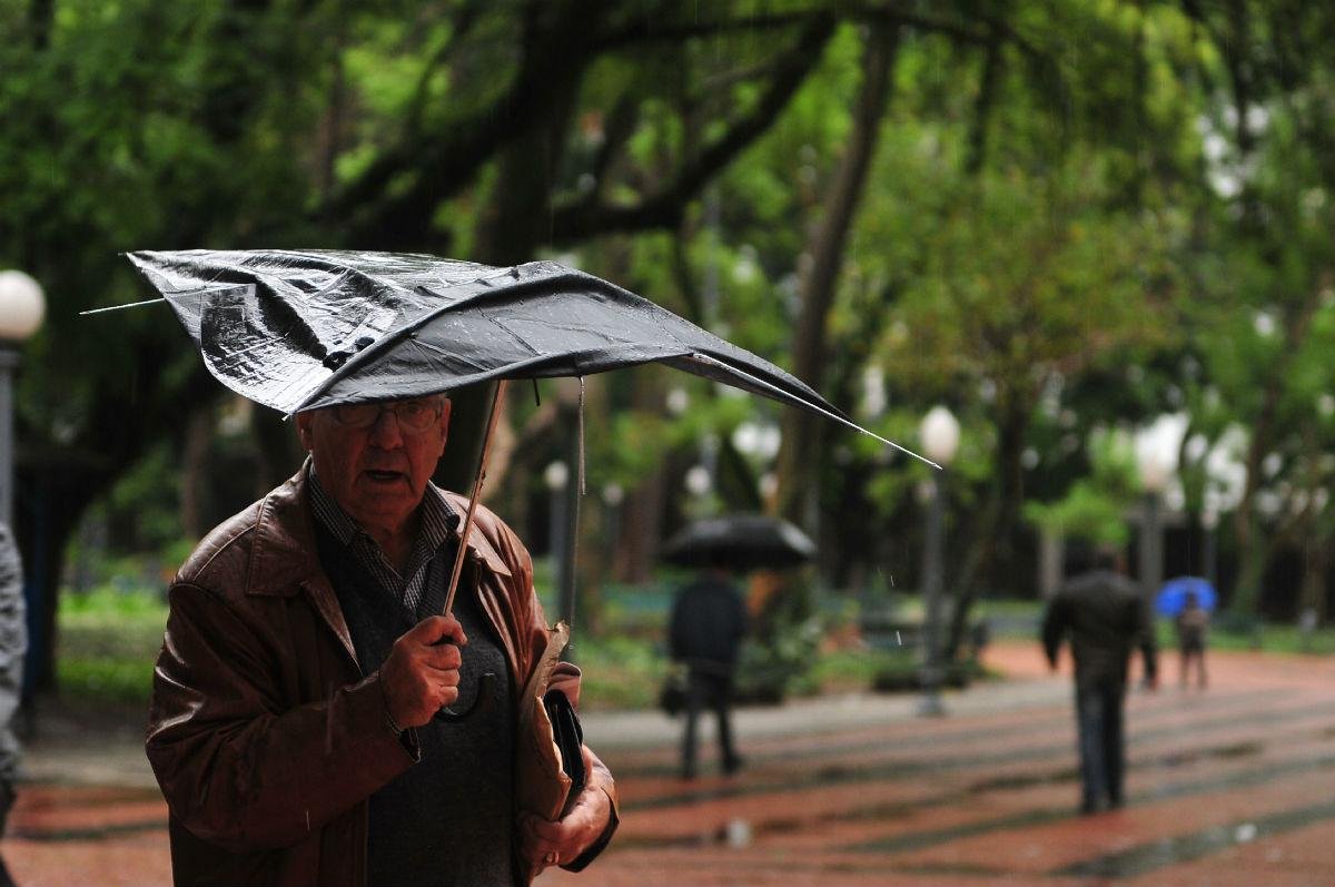 Chuva afetou diretamente os cidad&atilde;os de Porto Alegre