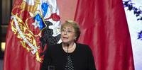 Bachelet admite que agiu tarde em escândalo do filho