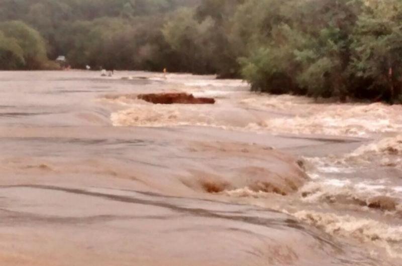Pelo menos 50 pessoas ficaram desabrigadas e foram levadas para abrigo tempor&aacute;rio